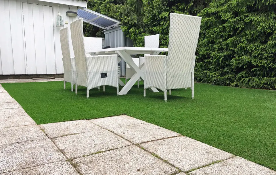 Tekonurmi ja ulkohuonekalut